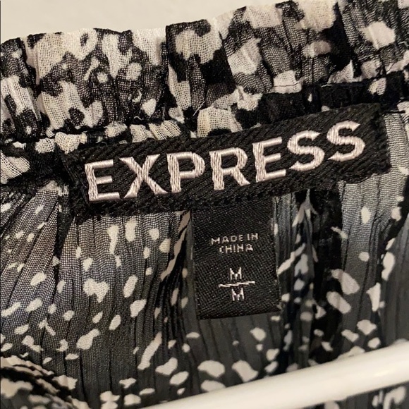 🎈Express Sheer print blouse (167) - Picture 3 of 4